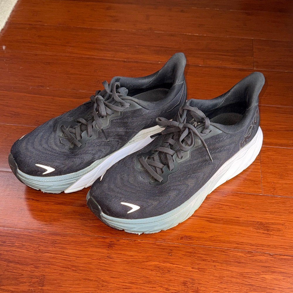 Hoka Arahi Women's Black Sneakers